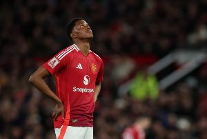 约罗：奥比-马丁能成为世界顶级前锋，希望他尽快收获一线队首球