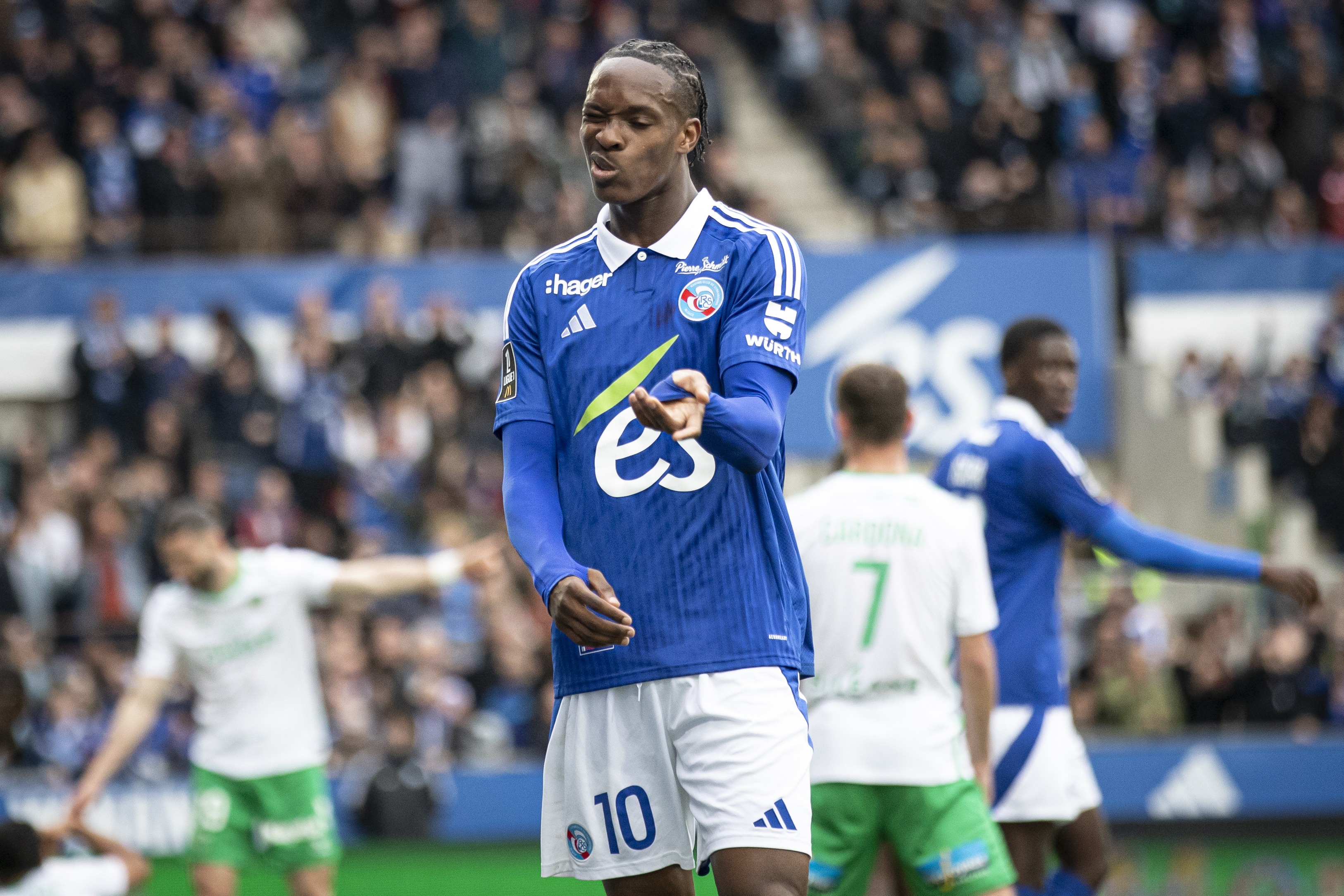 mk体育官网-记者：埃梅加拒绝了多家欧冠俱乐部，他将在明夏加盟切尔西