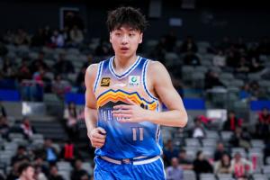 mk体育-直播吧：齐麟崴脚预计无法出战今晚与辽宁比赛 赵睿&amp;李炎哲同缺阵