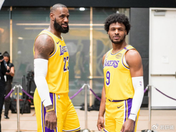 mk直播-21岁的布朗尼，21岁的詹姆斯，没有对比就没有尴尬！|布朗尼·詹姆斯|nba|篮板|洛杉矶湖人队|数据_新浪体育_新浪新闻