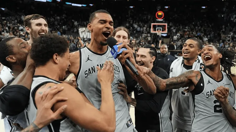 mk体育直播-超级崛起！马刺本赛季豪取62胜20负，比上赛季多赢了28场