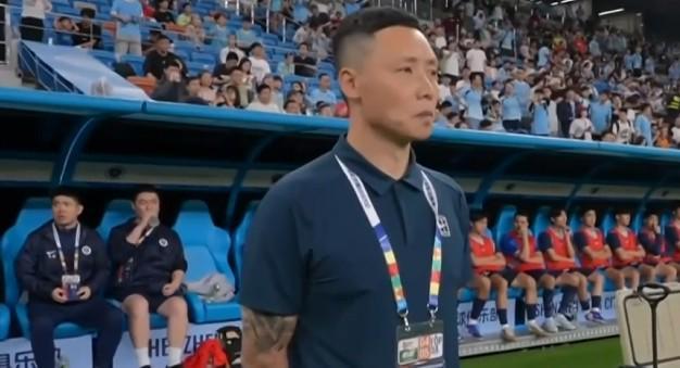 mk体育Amk-媒体人：陈涛从冬训到现在瘦了20多斤，刘建业瘦了也有白发了